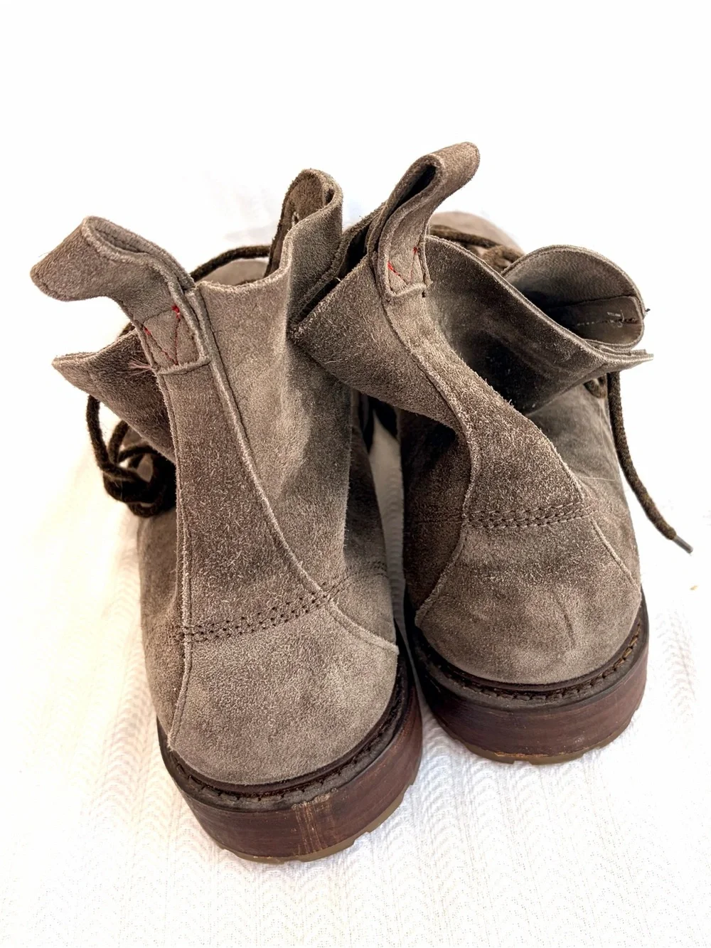 Allen Edmonds Brown Suede Chukka Lace-Up Boots